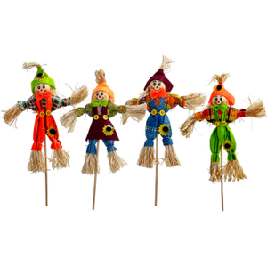 Figura de espantapájaros hecha a mano